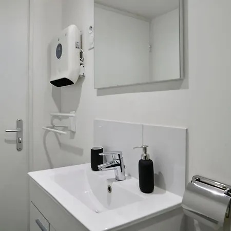 Beaux Arts : Equipe En Mezzanine Apartment *